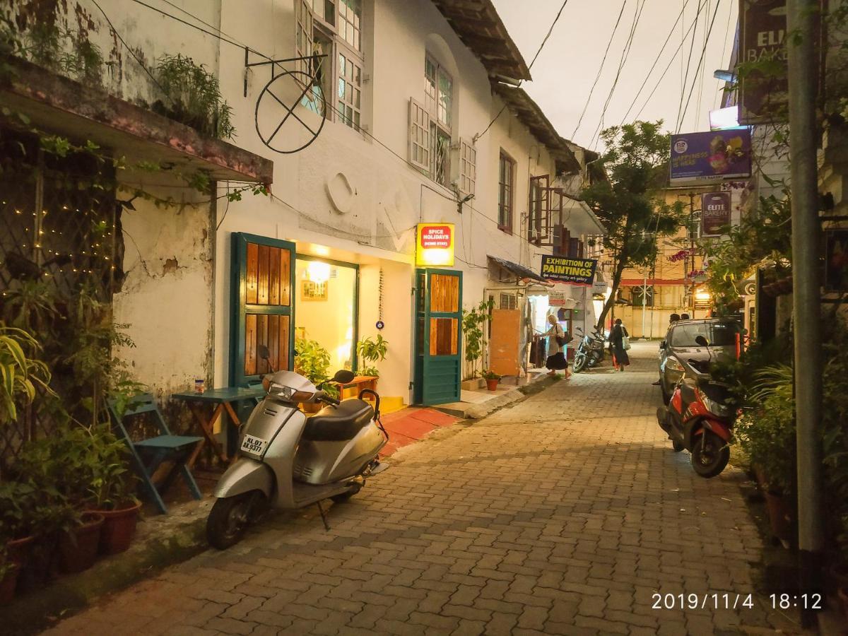 Spice Holidays Hotell Kochi Exteriör bild